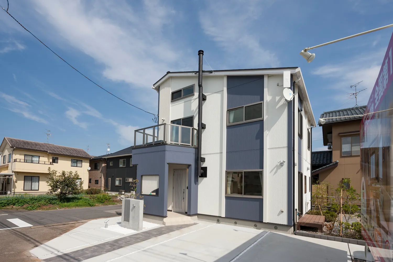 格子と無垢材が映える、和モダンの住まい